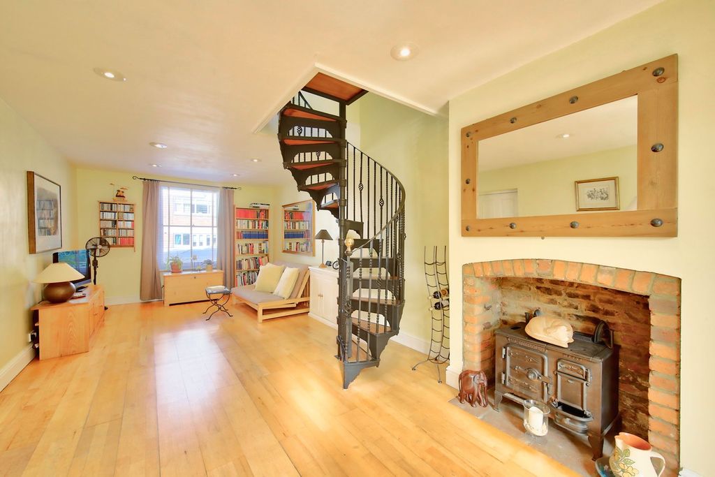 Property photo 2 of 15