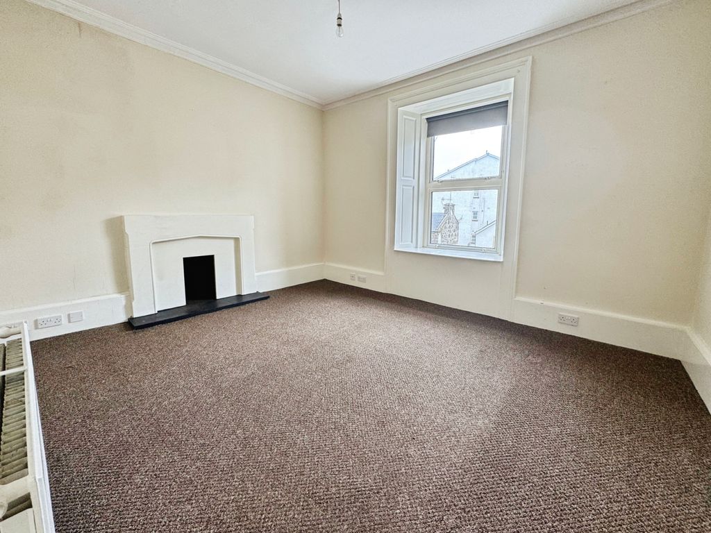Property photo 3 of 15 Lounge