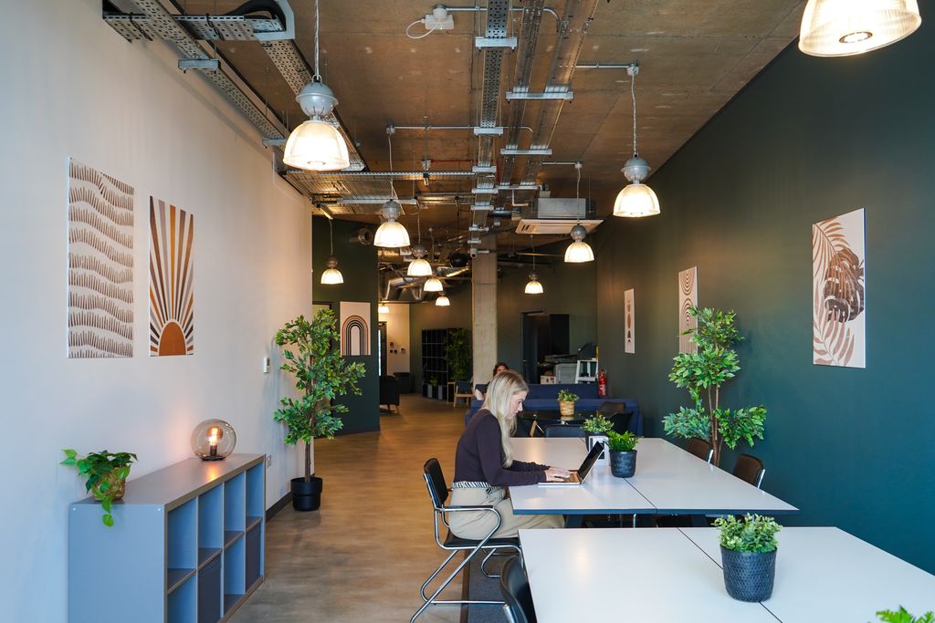 Property photo 2 of 5 Hot-Desking