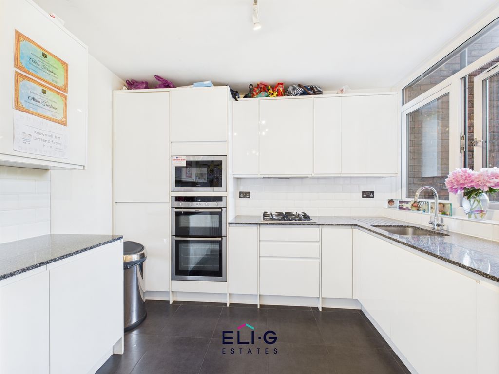 Property photo 3 of 11 Gallery