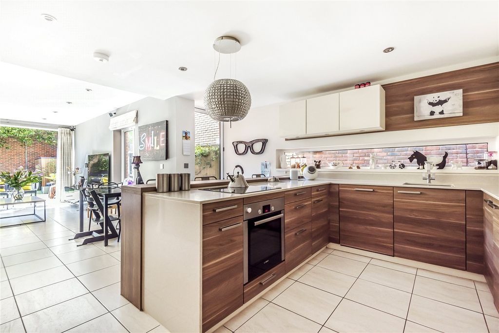 Property photo 2 of 12 Picture No. 11