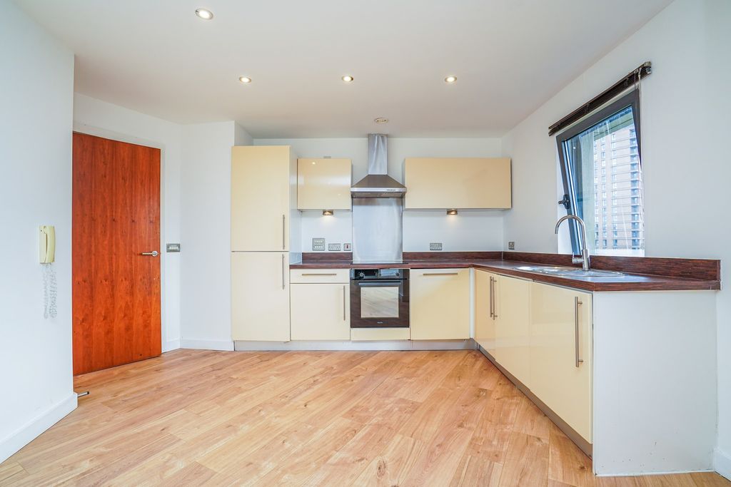 Property photo 2 of 24 Kitchen