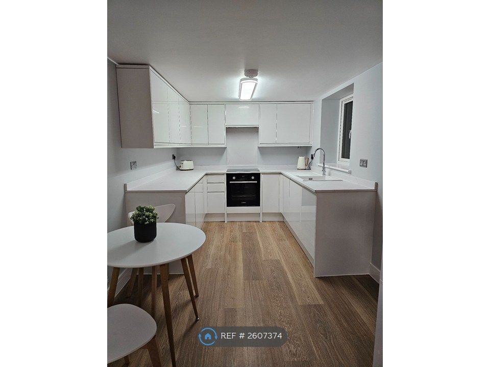 Property photo 3 of 8 Kitchen