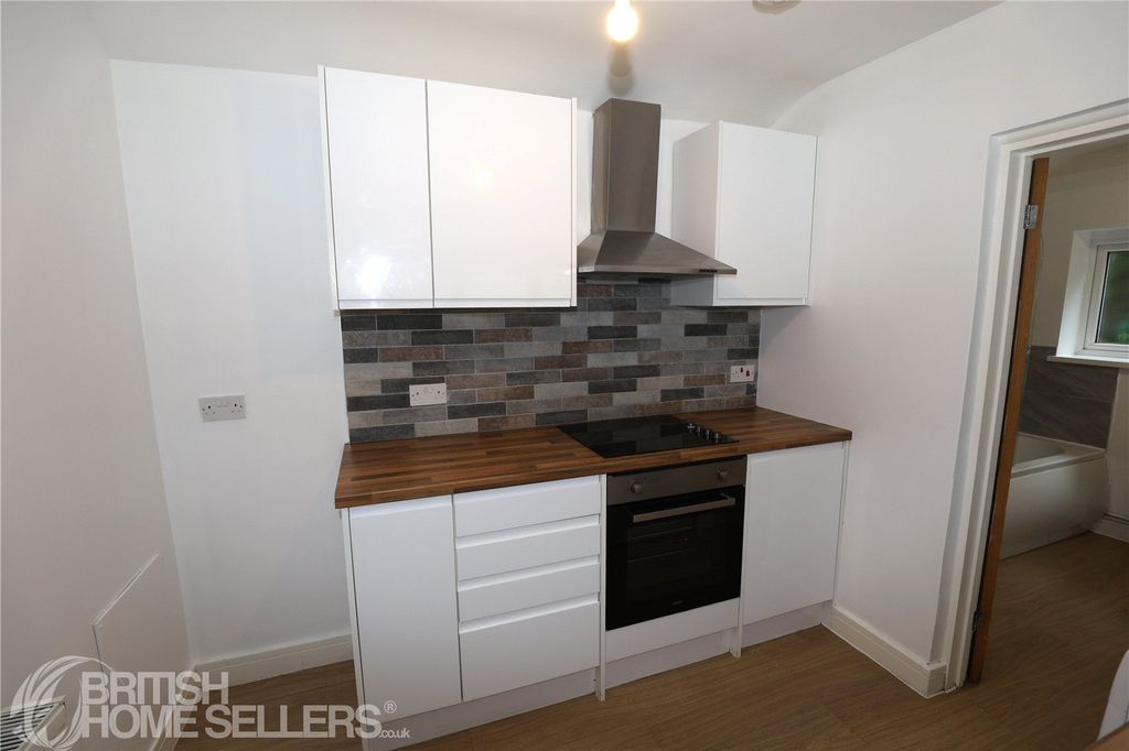 Property photo 2 of 15 Picture No. 10