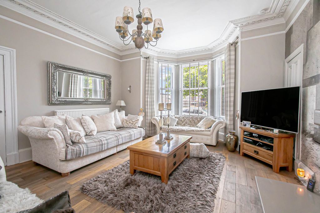 Property photo 2 of 40