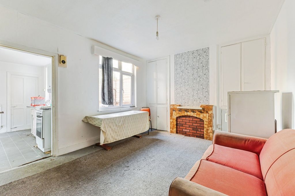 Property photo 2 of 20 Pbox-Img.Jpg