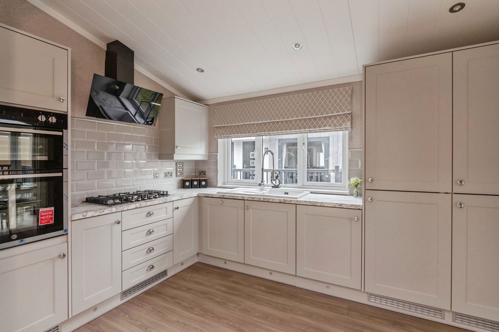 Property photo 3 of 17 Photo