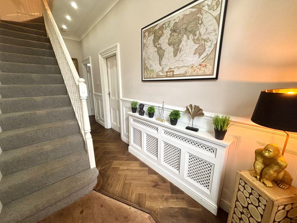 Property photo 2 of 36 Entrance Hall.