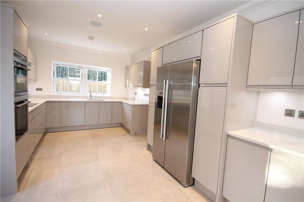 Property photo 2 of 16 Kitchen