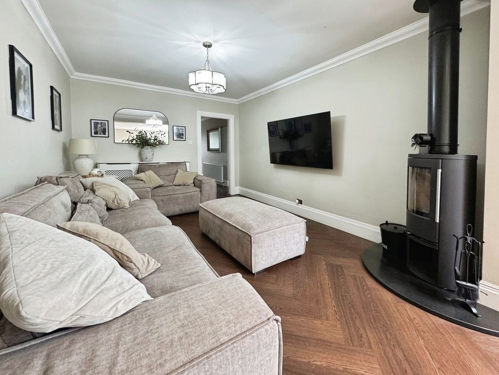 Property photo 3 of 20 Lounge