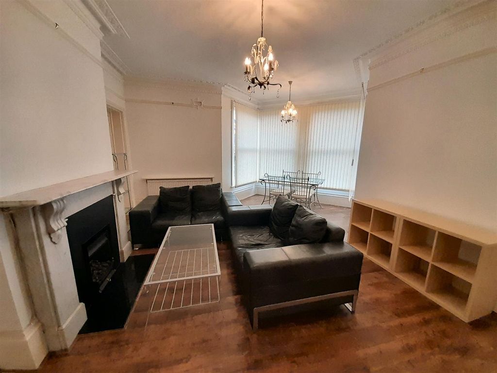 Property photo 2 of 13 2 Waldrist Sittingroom Photo1.Jpg