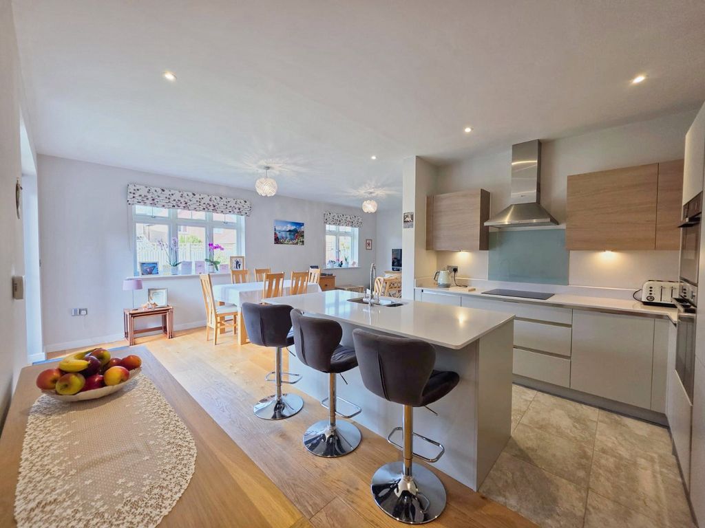 Property photo 2 of 29 Picture No. 14