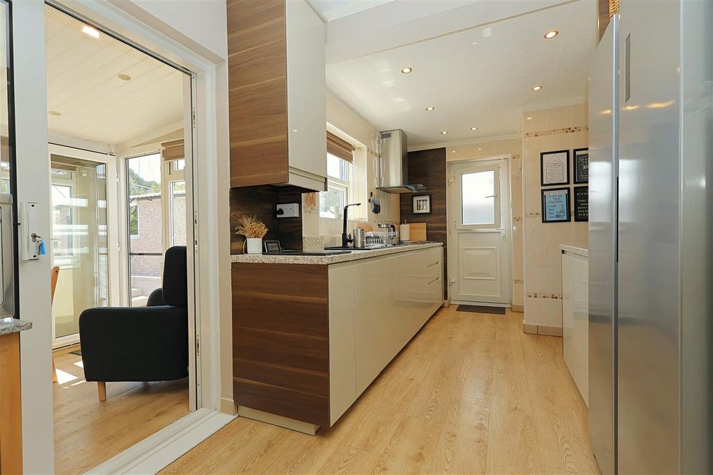 Property photo 3 of 21 Kitchen