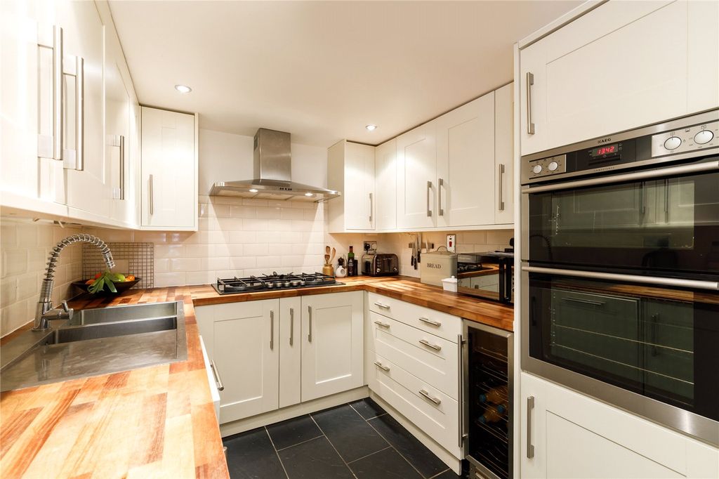 Property photo 2 of 17 Kitchen