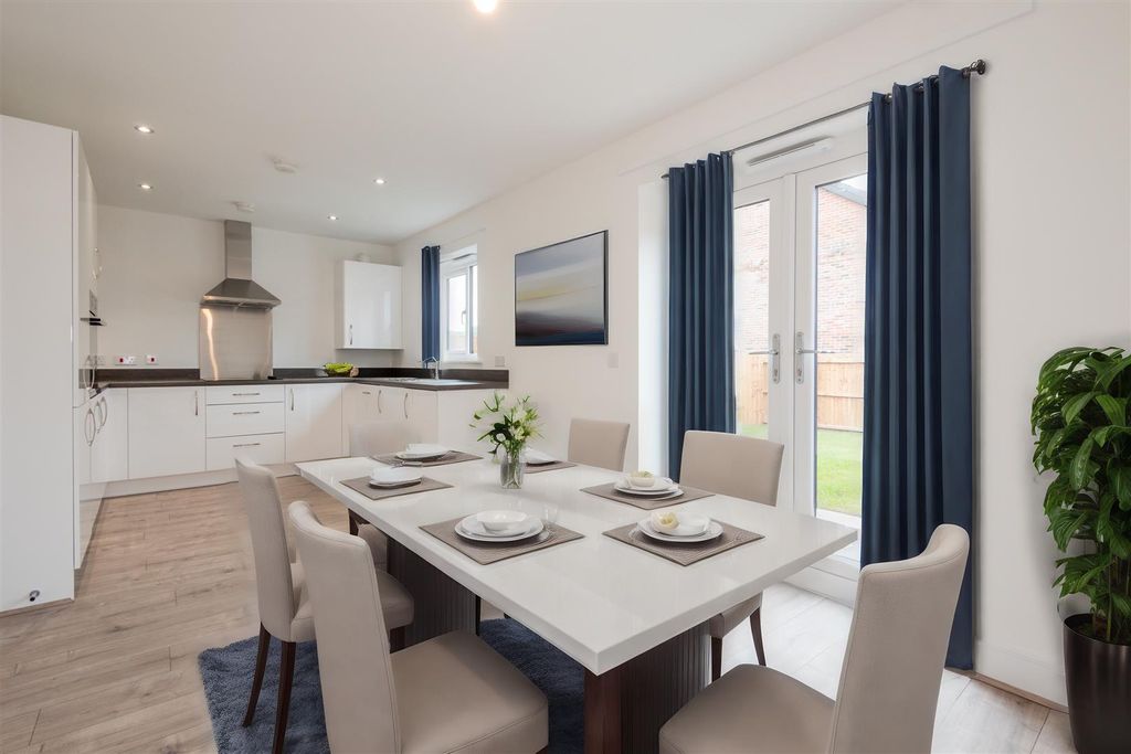 Property photo 3 of 11 Dining Area