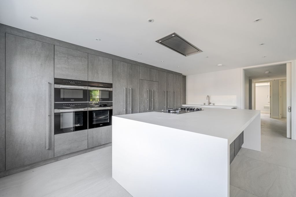 Property photo 3 of 22 1487796-3-6A4E733...