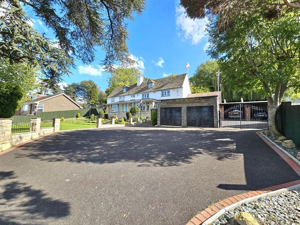 Property photo 1 of 28