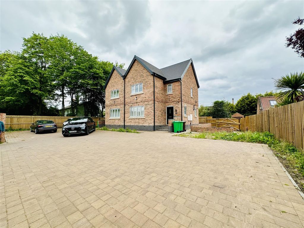 Property photo 1 of 29 External