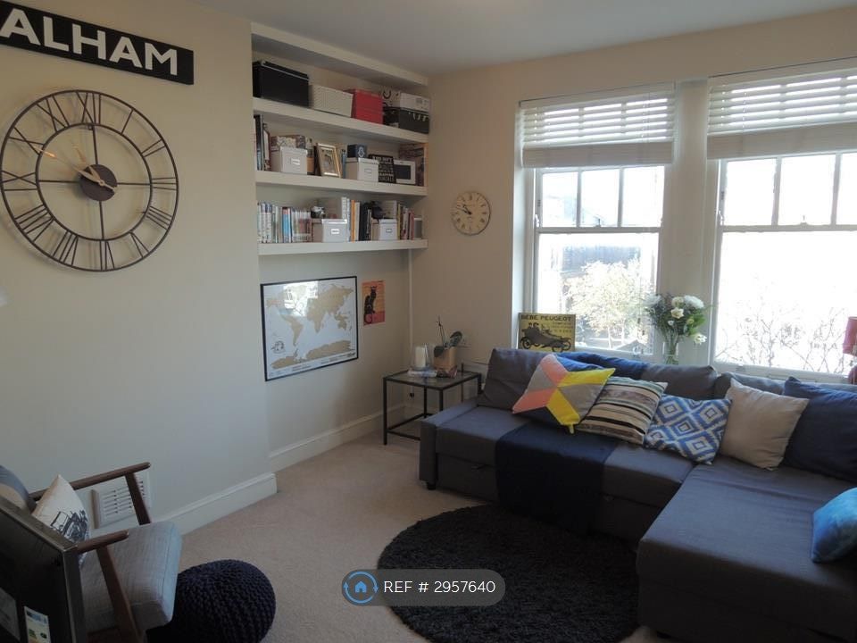 Property photo 1 of 9 Bright And Airy Living Room