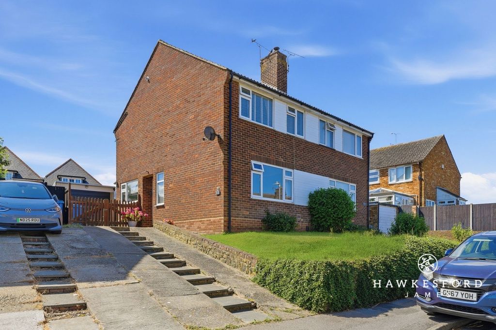 Property photo 1 of 11 Forge Road, Sittingbourne - Front