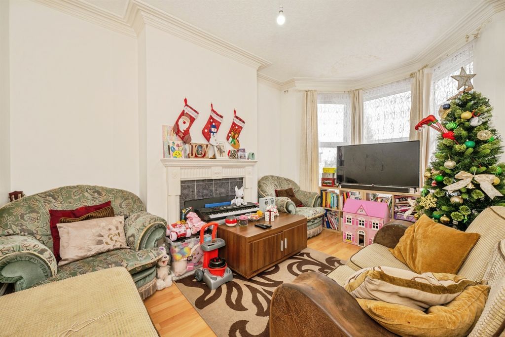 Property photo 2 of 18