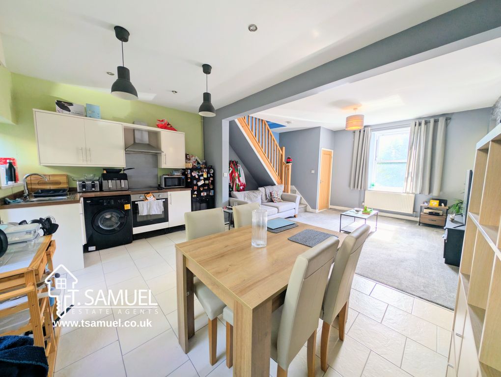 Property photo 3 of 16 Longe/Kitchen