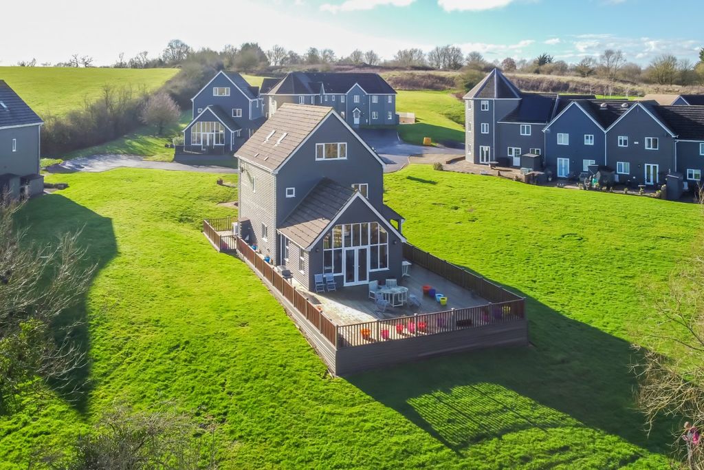 Property photo 2 of 24 4859163