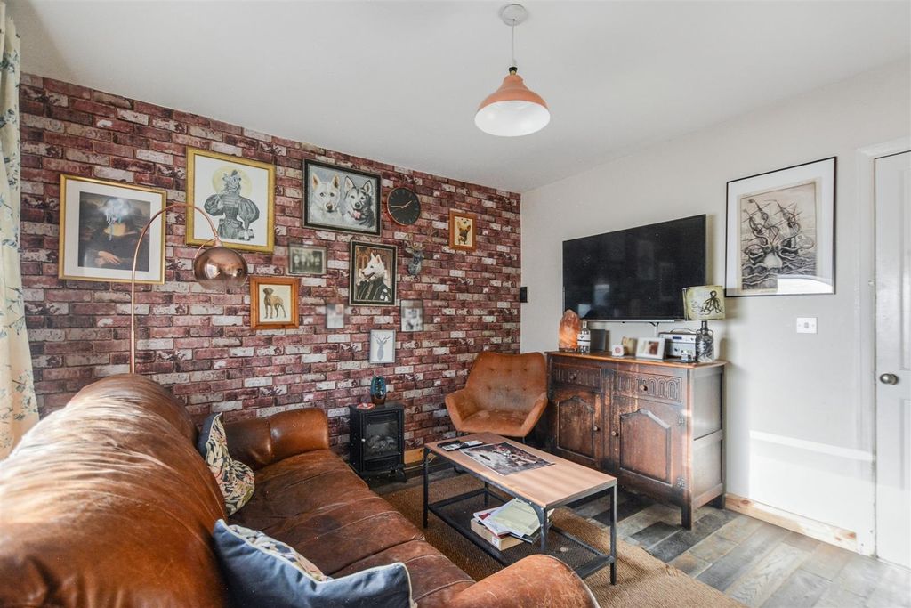 Property photo 2 of 20 Lounge_1.Jpeg