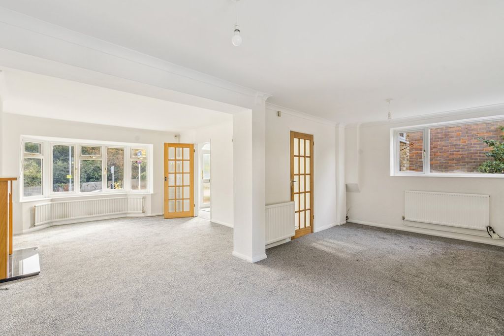 Property photo 2 of 26