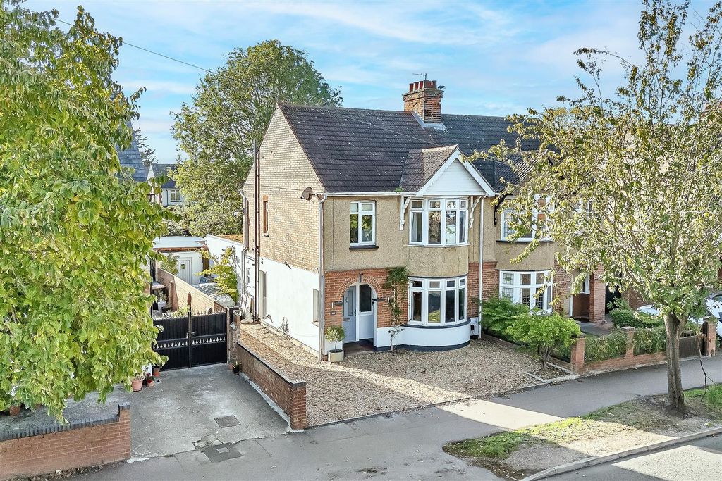 Property photo 1 of 42 Goldingtonroad_Hs_001.Jpg