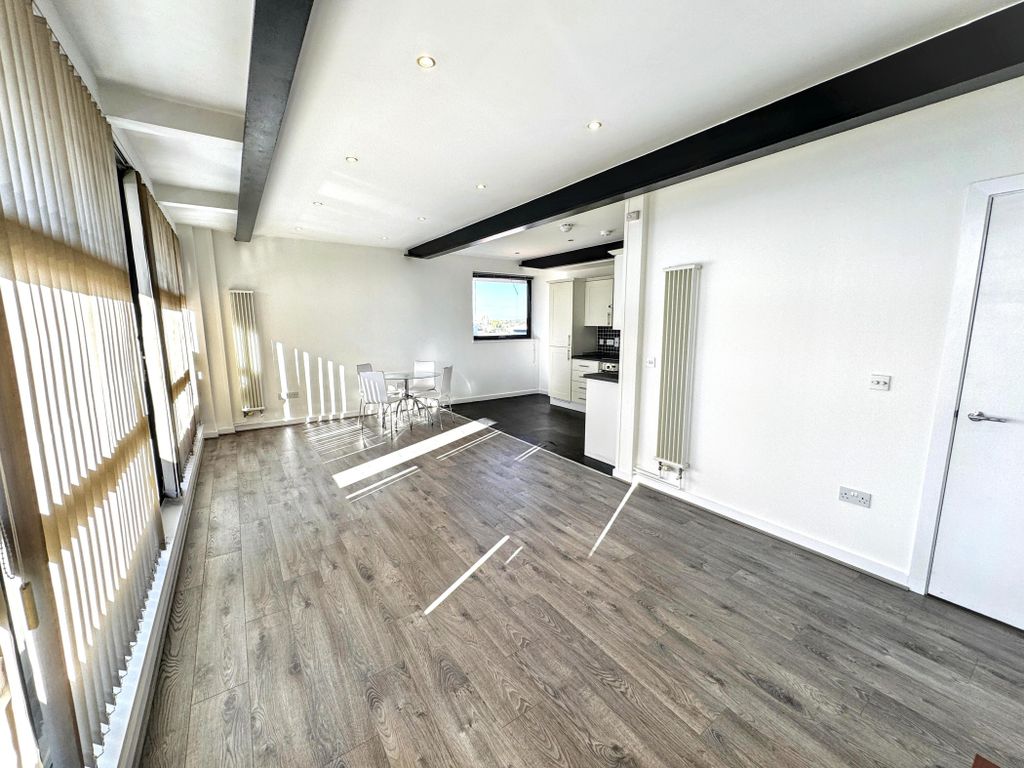 Property photo 3 of 25