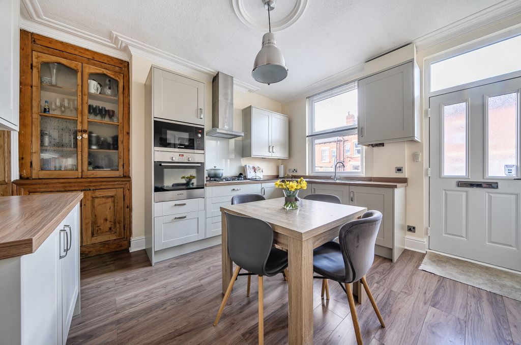 Property photo 3 of 21 Kitchen