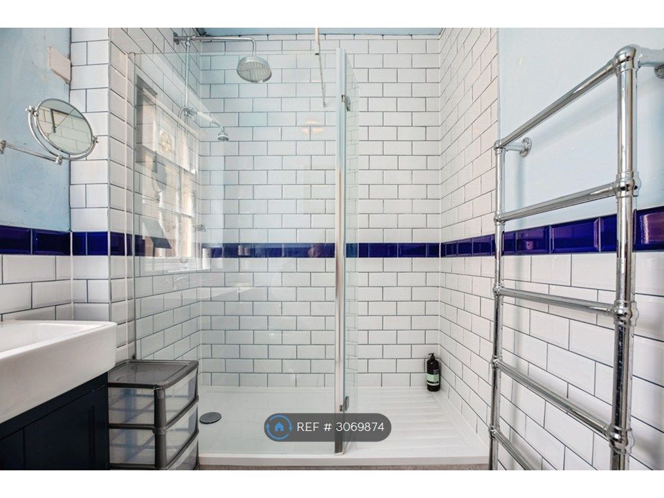 Property photo 2 of 10 Bathroom
