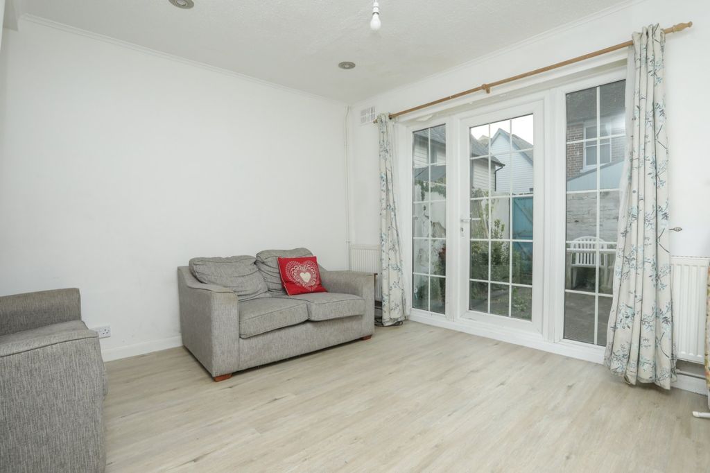 Property photo 2 of 8 Picture 2