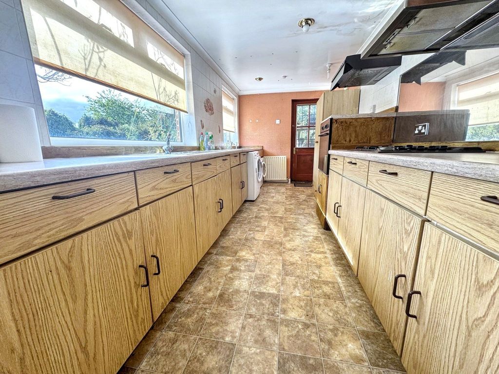 Property photo 3 of 27