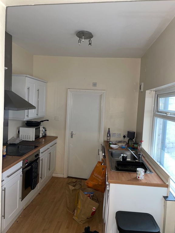 Property photo 2 of 8 Kitchen