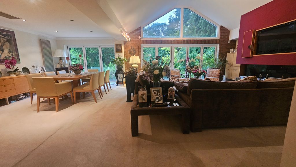 Property photo 2 of 32