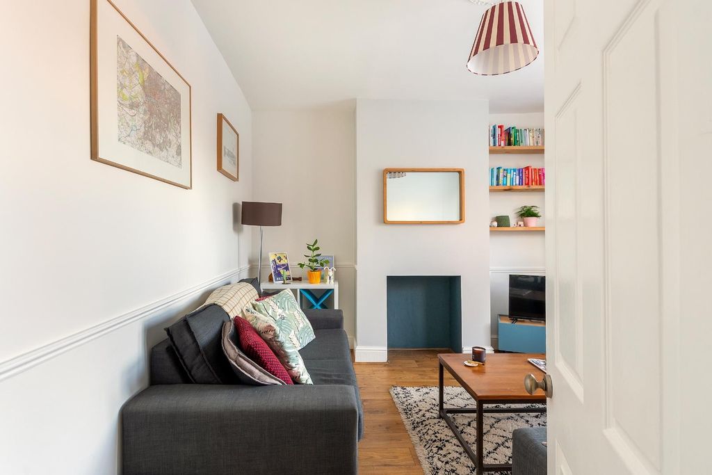 Property photo 1 of 35 0A4Sbr - Living Room E.Jpg