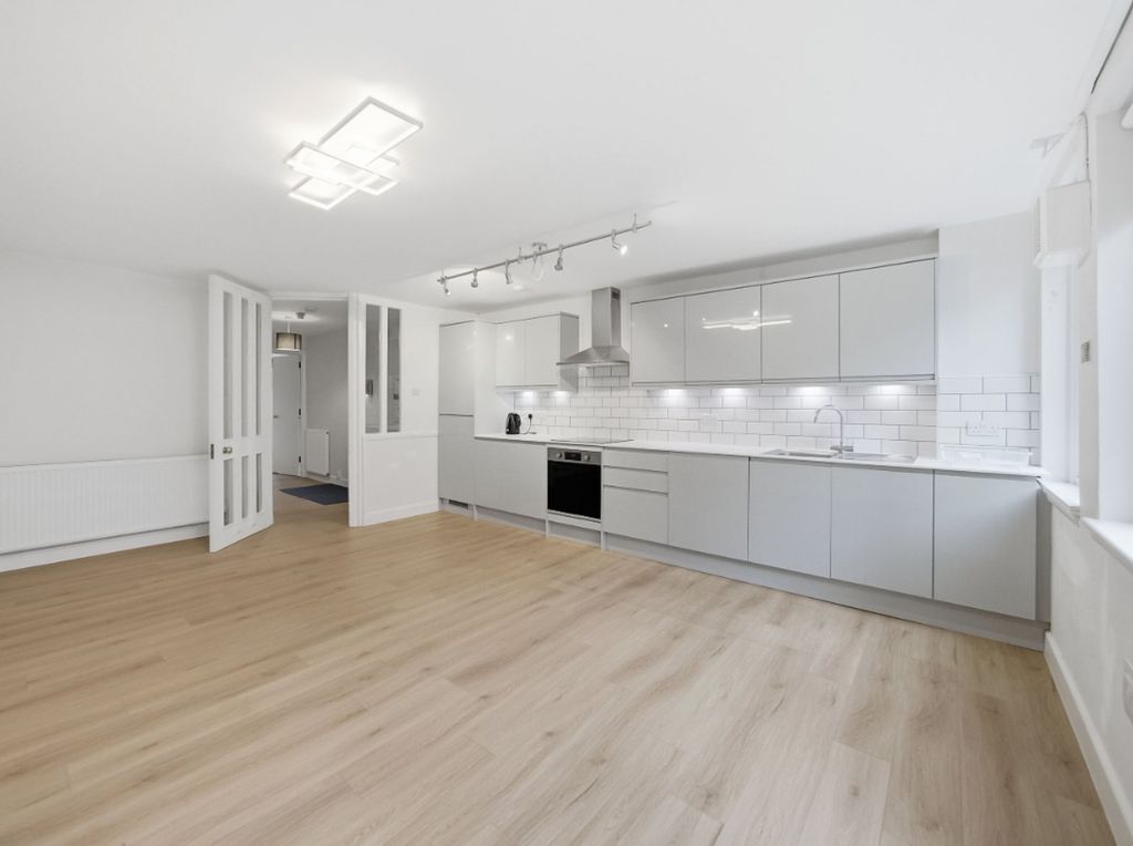 Property photo 3 of 16 Picture 3