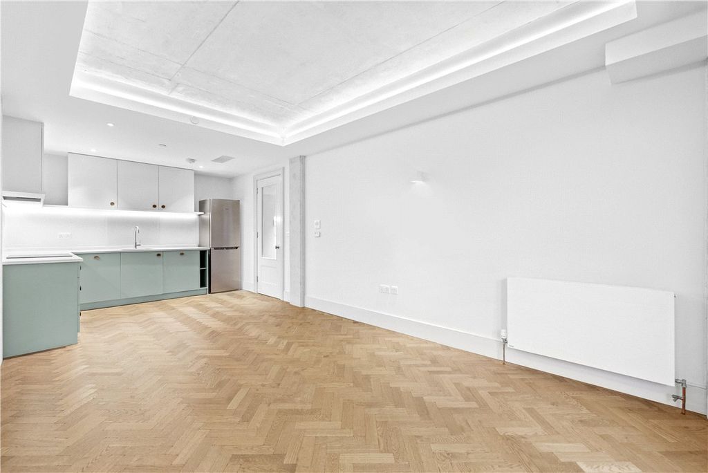 Property photo 3 of 16 Picture No. 12