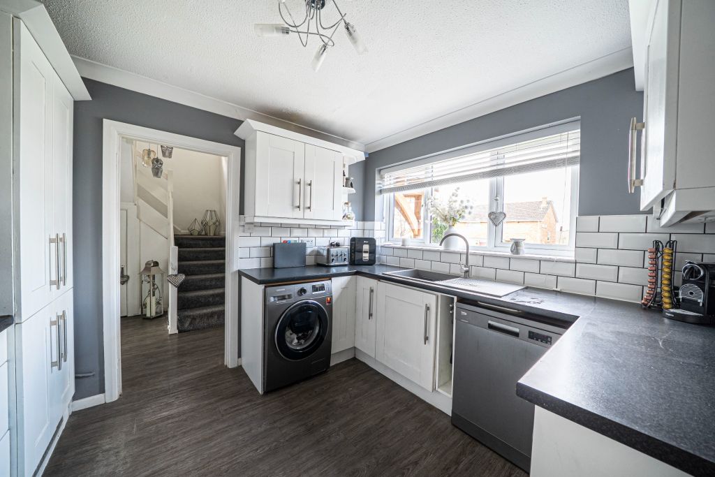 Property photo 2 of 28