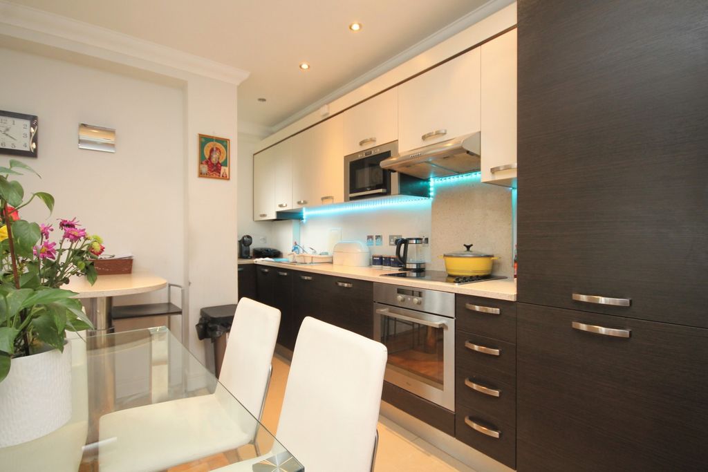 Property photo 1 of 11 Kitchen