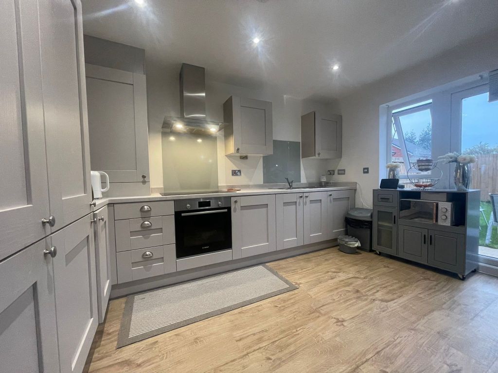 Property photo 2 of 12 Kitchen