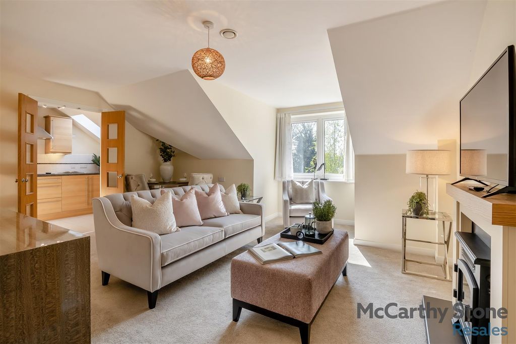 Property photo 2 of 28 8643041-Interior05.Jpg