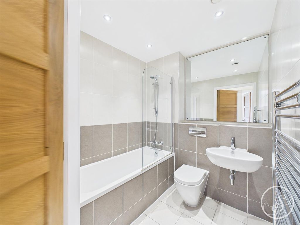 Property photo 3 of 8 Cam02071G0-Pr0746-Still008.Jpg