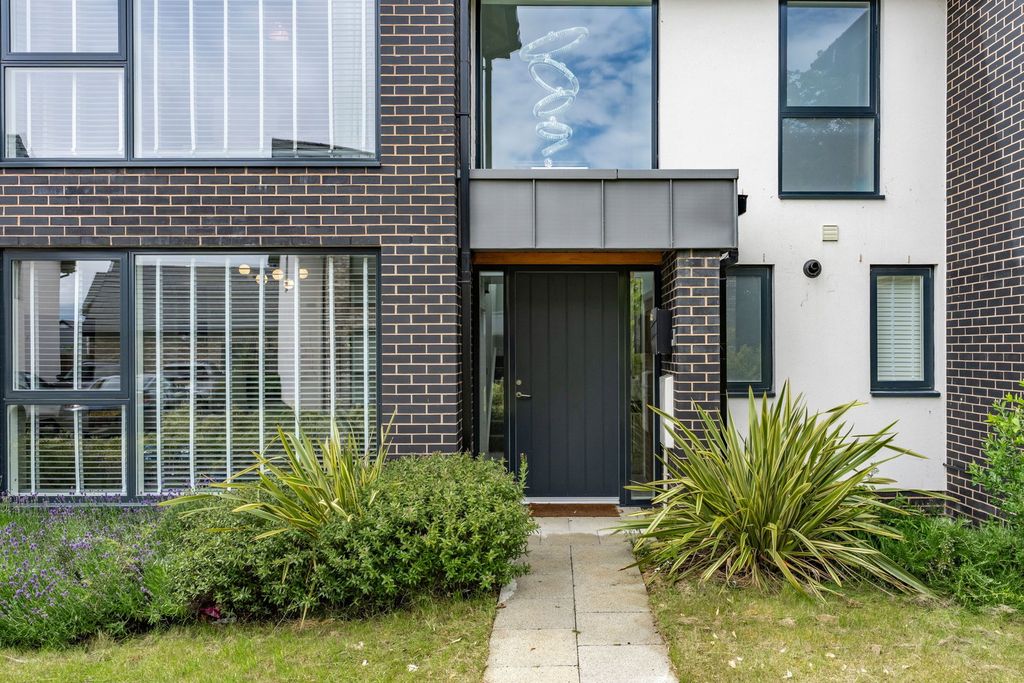 Property photo 2 of 53