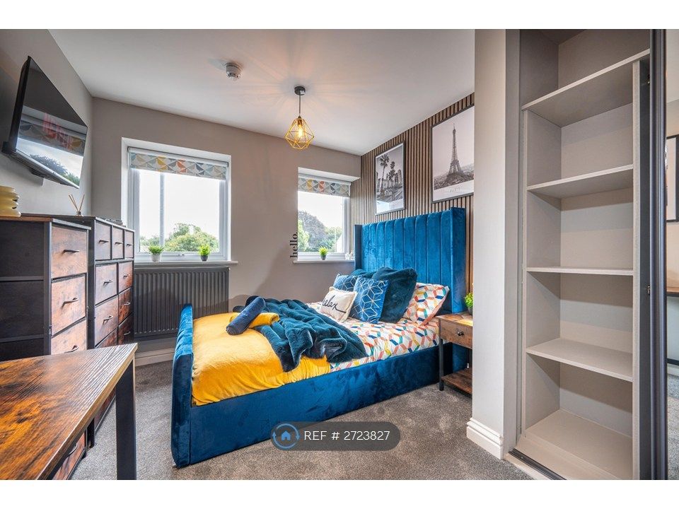 Property photo 3 of 13 Wardrobe