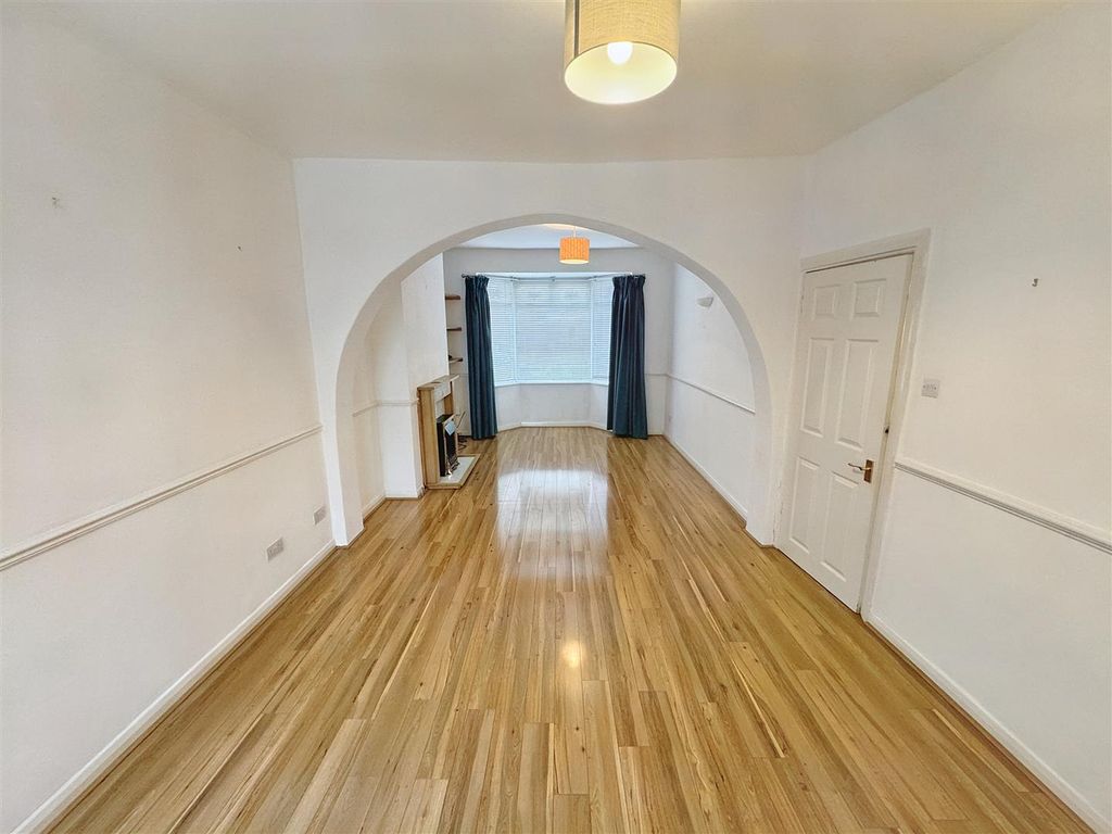 Property photo 2 of 11 Dining Room