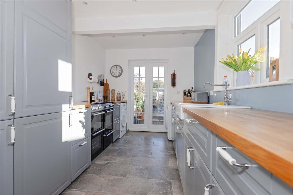 Property photo 2 of 15 Durrington Lane_10.Jpg