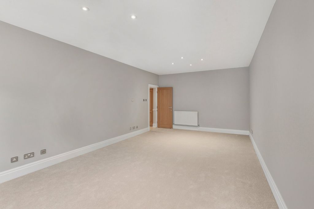 Property photo 3 of 18 Picture No. 04